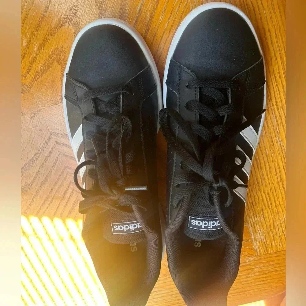 Blk Adidas Shoes - Picture 3 of 14
